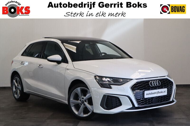 Wit Gebruikt 2022 Audi A3 Sportback e-tron S-Line Sedan | € 31.945 - Afbeelding 1/3