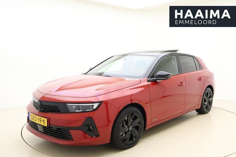 Rood Occasion 2024 Opel Astra Ultimate Hatchback | € 29.950 (Goede deal) - Afbeelding 1/4