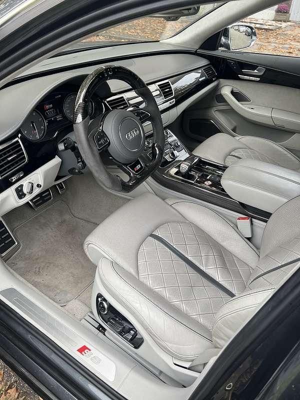 Grijs Gebruikt 2013 Audi S8 Sedan | € 32.000 - Afbeelding 1/4
