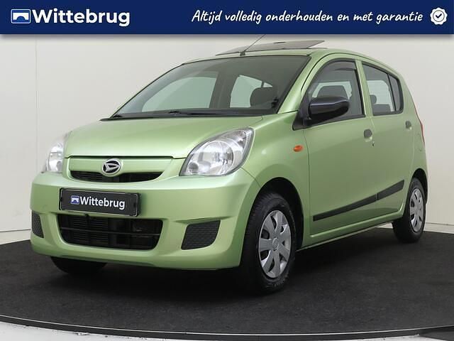 Groen Gebruikt 2009 Daihatsu Cuore Hatchback | € 6.425 - Afbeelding 1/2