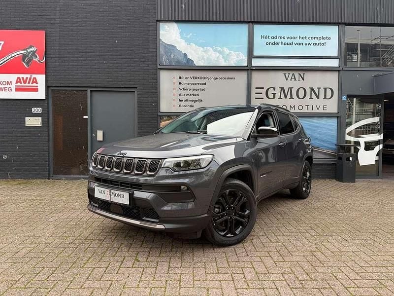 Grijs Gebruikt 2022 Jeep Compass SUV | € 24.950 (Goede deal) - Afbeelding 1/4