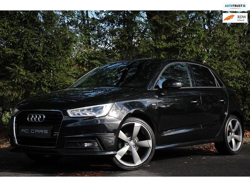 Zwart (metallic) Gebruikt 2015 Audi A1 Sportback S-Line Hatchback | € 11.995 (Eerlijke prijs) - Afbeelding 1/4