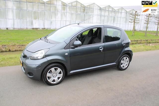Occasion Toyota Aygo Comfort 68 PK (50 kW) 2010 Grijs Hatchback