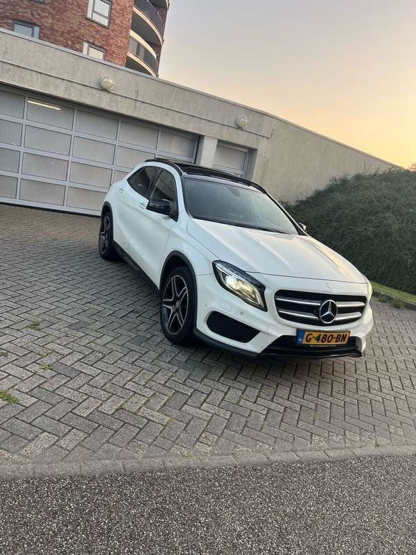 Wit Gebruikt 2016 Mercedes GLA250 Prestige SUV | € 17.500 (Eerlijke prijs) - Afbeelding 1/4