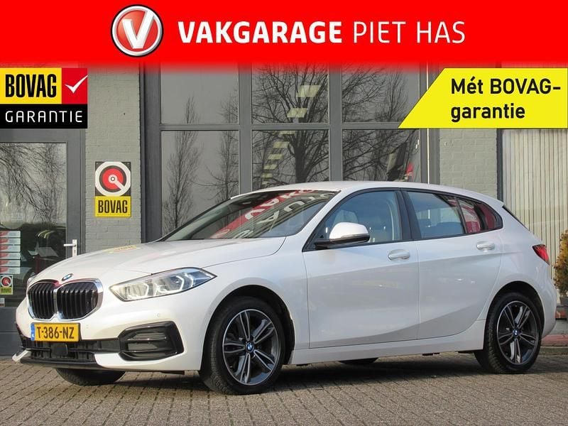Wit Gebruikt 2023 BMW 118 Executive Hatchback | € 24.750 (Goede deal) - Afbeelding 1/4