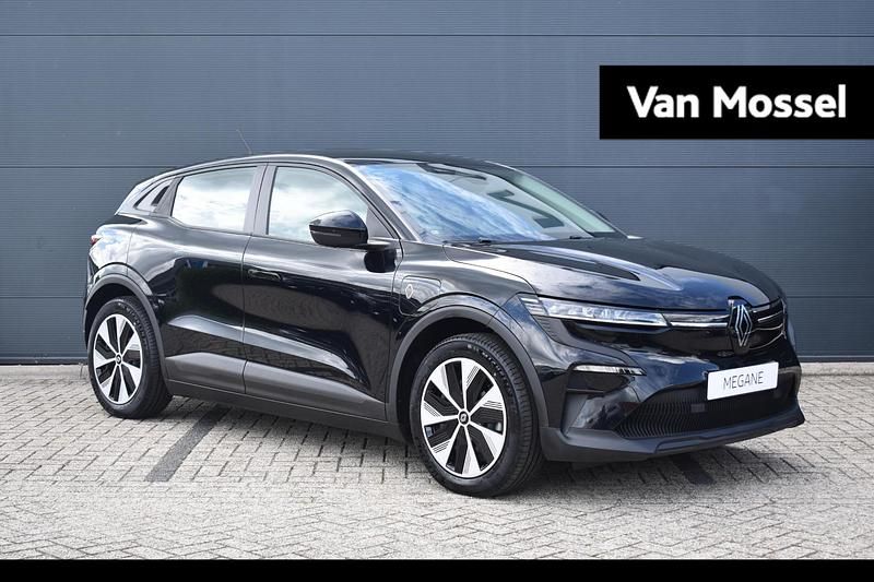 Zwart Nieuw 2024 Renault Mégane Evolution Hatchback | € 28.940 (Super prijs) - Afbeelding 1/4