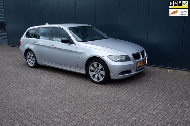 Grijs Gebruikt 2007 BMW 320 Stationwagen | € 1.950 (Eerlijke prijs) - Afbeelding 1/4