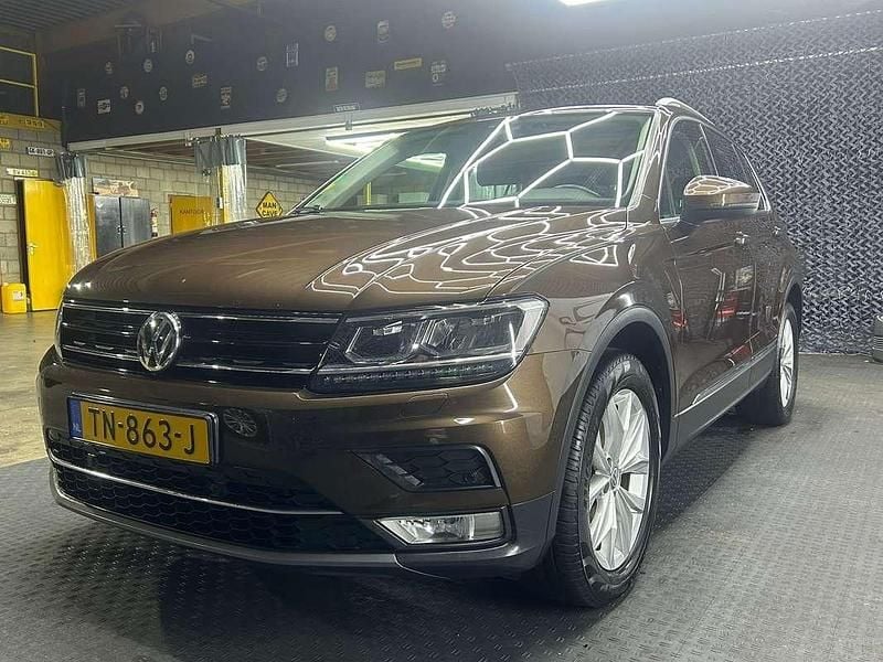 Bruin Gebruikt 2017 VW Tiguan Highline SUV | € 22.250 (Goede deal) - Afbeelding 1/4