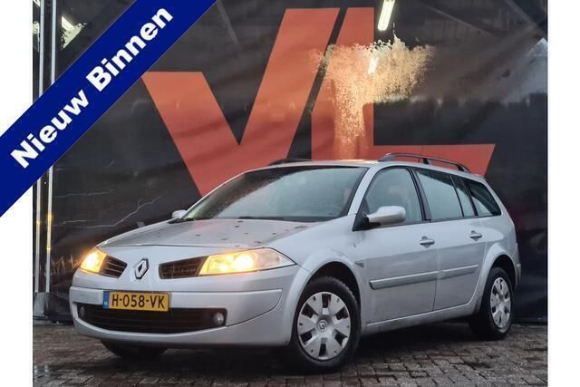 Grijs, metallic lak Gebruikt 2007 Renault Mégane GrandTour Authentique Stationwagen | € 1.648 (Eerlijke prijs) - Afbeelding 1/4