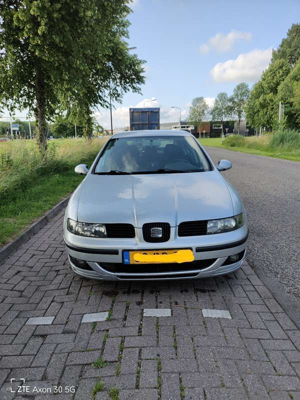 Zilver Gebruikt 2005 Seat Leon Sport Hatchback | € 750 (Eerlijke prijs) - Afbeelding 1/4