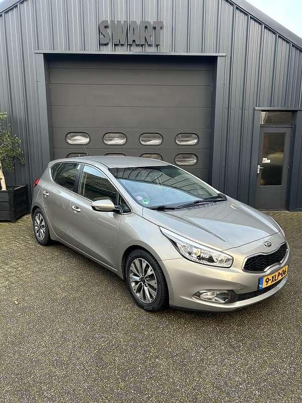 Brons Occasion 2014 Kia ProCeed Spirit Sedan | € 7.145 (Eerlijke prijs) - Afbeelding 1/4