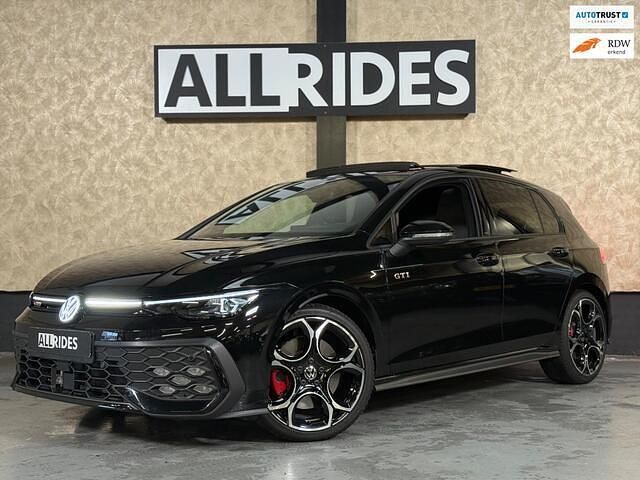 Zwart Gebruikt 2024 VW Golf VIII GTI Hatchback | € 43.950 (Iets duurder) - Afbeelding 1/4