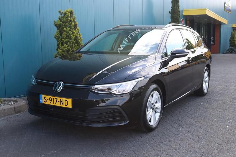 Zwart Gebruikt 2023 VW Golf VIII Life Stationwagen | € 21.950 (Eerlijke prijs) - Afbeelding 1/4