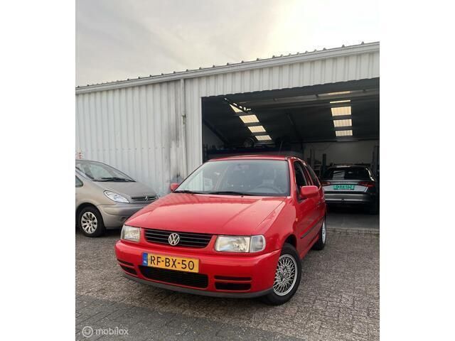 Rood Gebruikt 1997 VW Polo Hatchback | € 1.999 (Eerlijke prijs) - Afbeelding 1/4