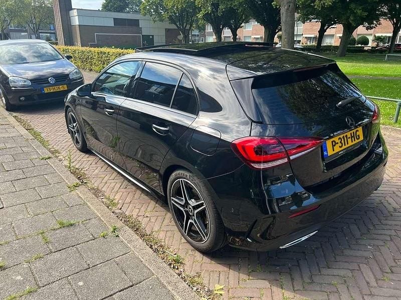 Occasion Mercedes A180 AMG line 136 PK (100 kW) 2020 Zwart Hatchback