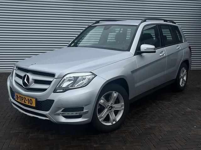Grijs (metallic) Occasion 2012 Mercedes GLK200 Business SUV | € 14.985 - Afbeelding 1/4