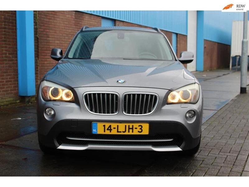 Grijs Occasion 2010 BMW X1 Executive SUV | € 8.282 (Eerlijke prijs) - Afbeelding 1/4