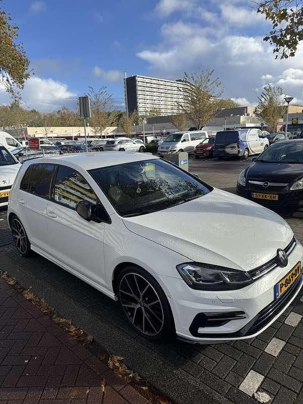 Wit Gebruikt 2015 VW Golf VII Highline Hatchback | € 10.950 (Eerlijke prijs) - Afbeelding 1/4