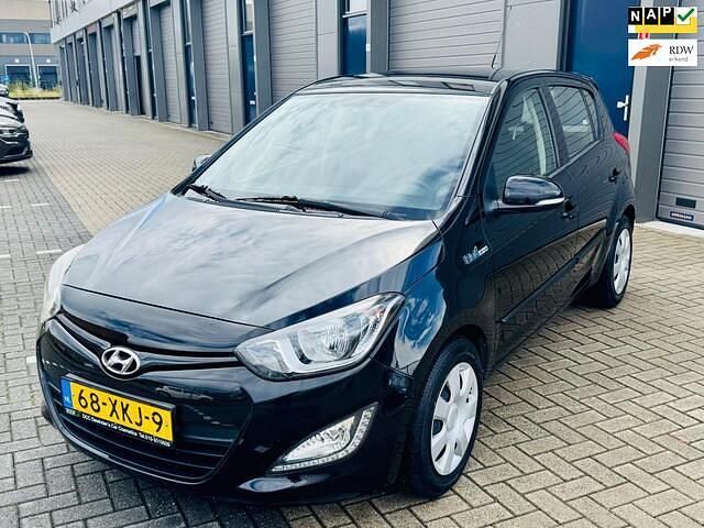 Zwart Occasion 2012 Hyundai i20 Hatchback | € 3.950 (Eerlijke prijs) - Afbeelding 1/4
