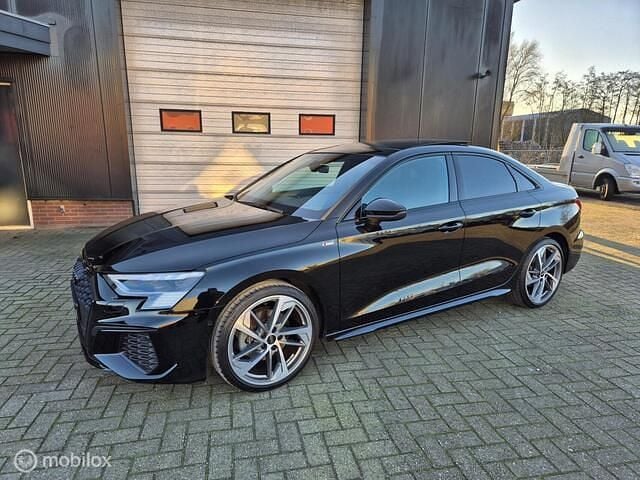 Zwart Occasion 2023 Audi A3 S-Line Sedan | € 34.950 (Eerlijke prijs) - Afbeelding 1/4