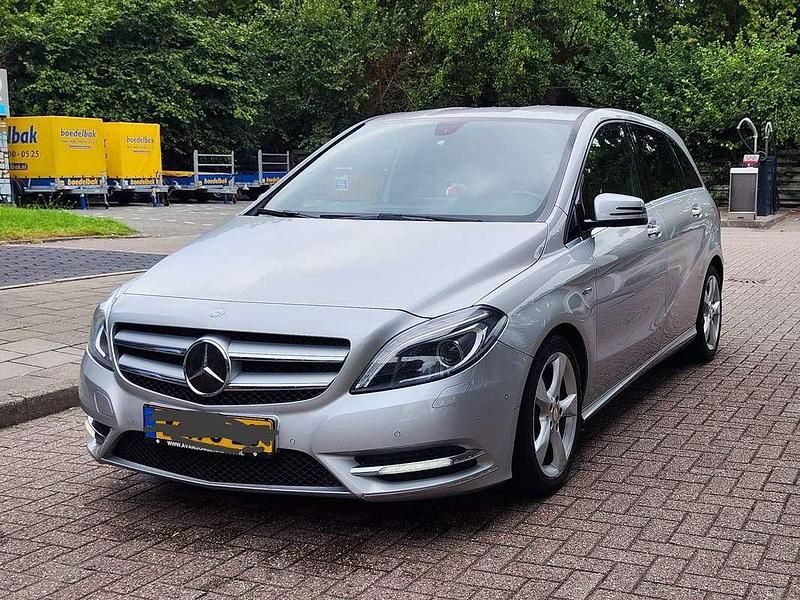 Zilver Gebruikt 2012 Mercedes 180 Sedan | € 9.249 (Eerlijke prijs) - Afbeelding 1/4