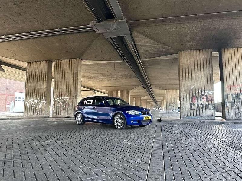Blauw Gebruikt 2009 BMW 120 Hatchback | € 6.500 (Eerlijke prijs) - Afbeelding 1/4