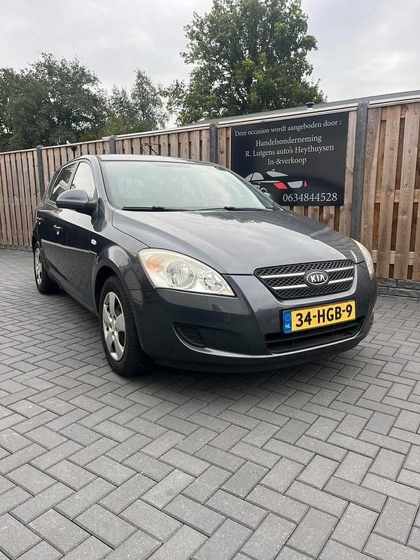 Gebruikt 2009 Kia Ceed | € 1.850 - Afbeelding 1/4