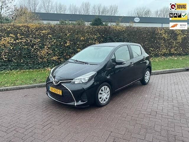 Zwart Gebruikt 2016 Toyota Yaris Hatchback | € 10.950 (Goede deal) - Afbeelding 1/4