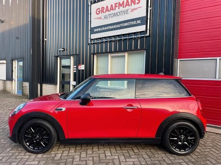 Occasion Mini Cooper Pepper 102 PK (75 kW) 2019 Rood (metallic) Hatchback