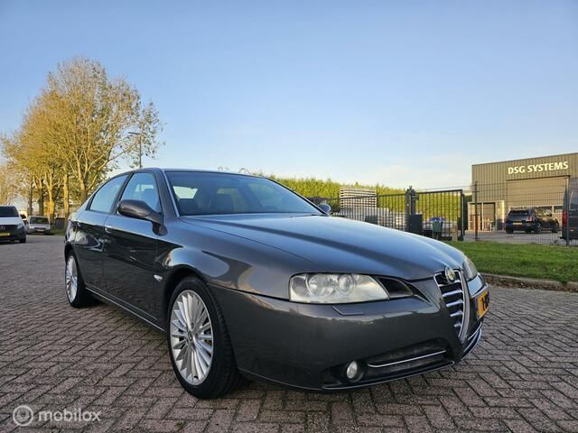 Grijs Gebruikt 2004 Alfa Romeo 166 Distinctive Sedan | € 1.799 - Afbeelding 1/4