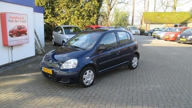 Blauw (metallic) Occasion 2005 Toyota Yaris Hatchback | € 2.295 (Eerlijke prijs) - Afbeelding 1/4
