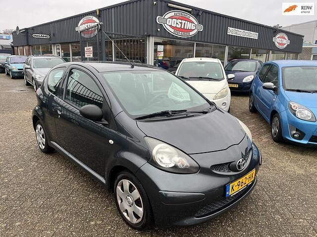 Grijs Gebruikt 2006 Toyota Aygo Hatchback | € 1.399 (Eerlijke prijs) - Afbeelding 1/4