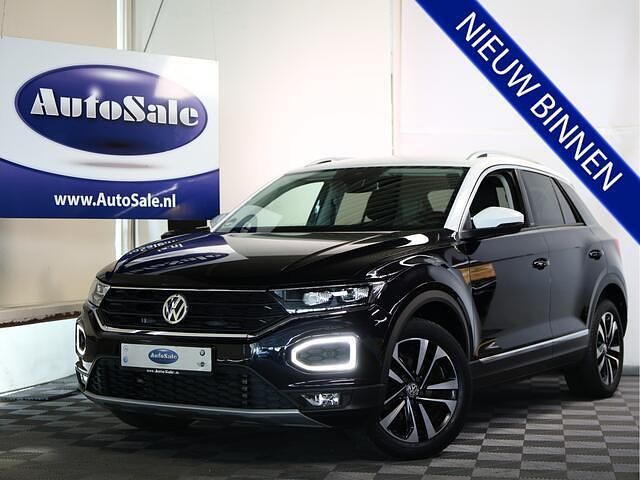 , metallic lak Gebruikt 2019 VW T-Roc IQ Drive SUV | € 24.944 (Eerlijke prijs) - Afbeelding 1/4