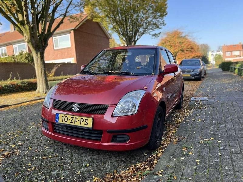 Rood Gebruikt 2008 Suzuki Swift GLS Hatchback | € 2.750 (Goede deal) - Afbeelding 1/4