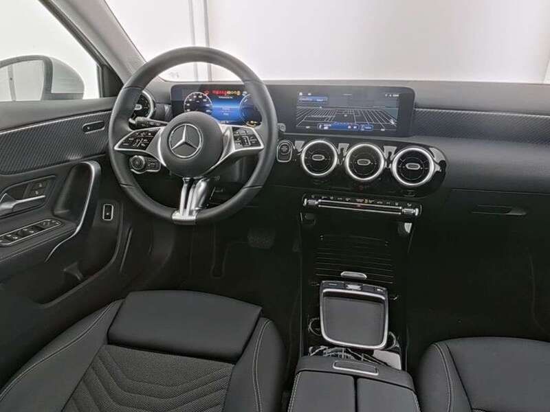 Wit Gebruikt 2023 Mercedes A250 Luxury Hatchback | € 28.950 - Afbeelding 1/4