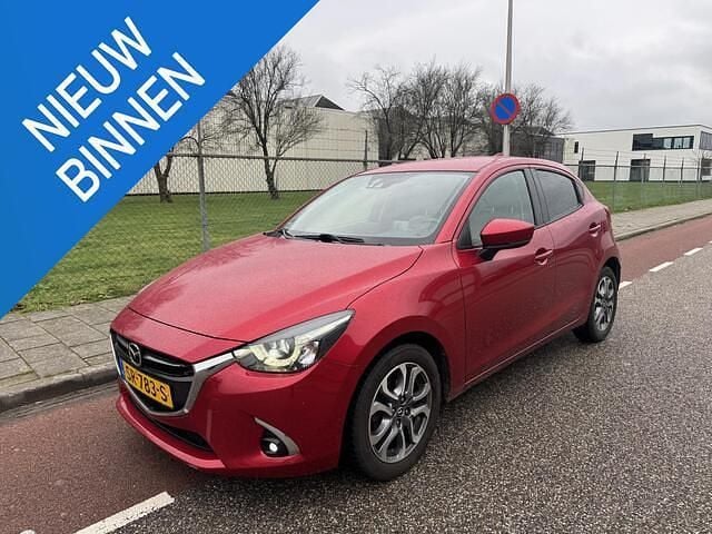 Rood Occasion 2018 Mazda 2 Hatchback | € 6.499 (Goede deal) - Afbeelding 1/4