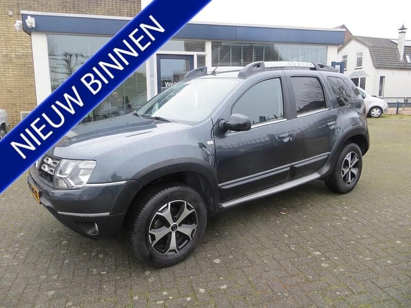 Grijs Occasion 2017 Dacia Duster Black Shadow SUV | € 7.950 (Goede deal) - Afbeelding 1/4