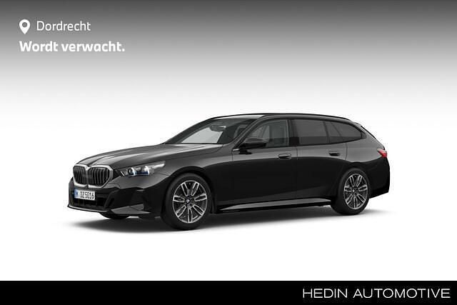 Zwart Gebruikt 2025 BMW 520 M Sport Stationwagen | € 61.895 - Afbeelding 1/4