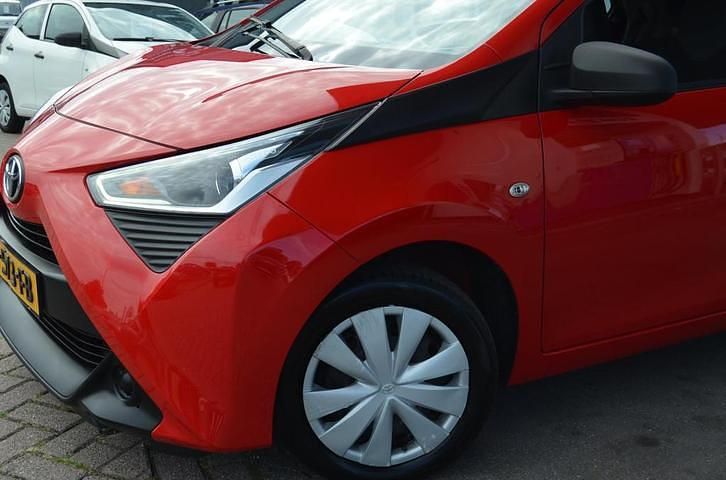 Occasion Toyota Aygo 72 PK (52 kW) 2020 Rood Hatchback