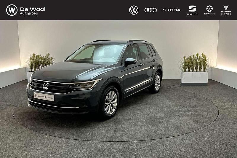 Grijs Occasion 2023 VW Tiguan Life SUV | € 33.800 (Super prijs) - Afbeelding 1/3