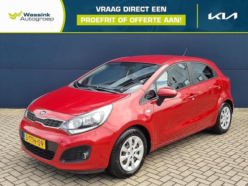 Rood Gebruikt 2014 Kia Rio Hatchback | € 12.890 (Eerlijke prijs) - Afbeelding 1/4