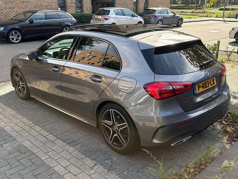Grijs Gebruikt 2019 Mercedes A250 Premium Plus Sedan | € 22.900 (Eerlijke prijs) - Afbeelding 1/4