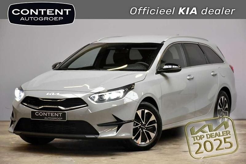 Wolf grey (grijs metallic) Gebruikt 2025 Kia Ceed Sportswagon Stationwagen | € 29.440 (Duur) - Afbeelding 1/4