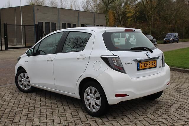 Occasion Toyota Yaris 75 PK (55 kW) 2013 Wit Hatchback