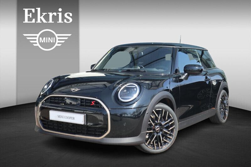 Zwart Gebruikt 2025 Mini Cooper S Favoured Hatchback | € 41.900 - Afbeelding 1/4