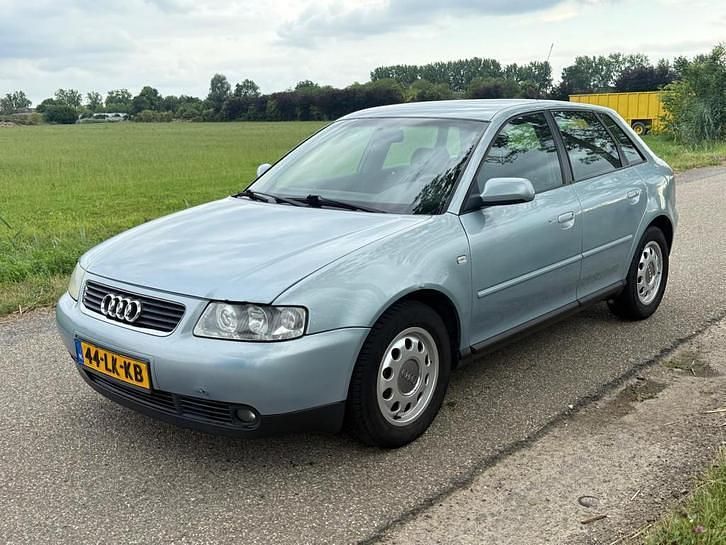 Blauw Gebruikt 2003 Audi A3 Attraction Hatchback | € 2.250 (Super prijs) - Afbeelding 1/1