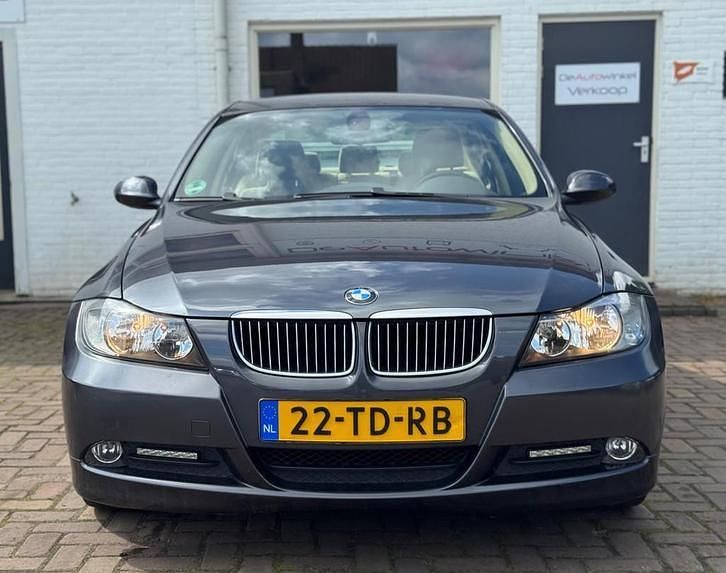 Occasion BMW 318 Executive 129 PK (94 kW) 2006 Grijs, metallic lak Sedan