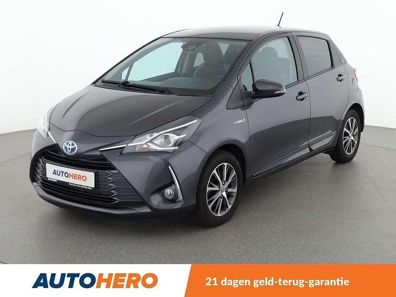 Grijs Gebruikt 2019 Toyota Yaris Hybrid Club Hatchback | € 17.249 (Iets duurder) - Afbeelding 1/3