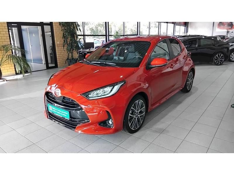Occasion Toyota Yaris Executive 131 PK (96 kW) 2024 Rood Hatchback