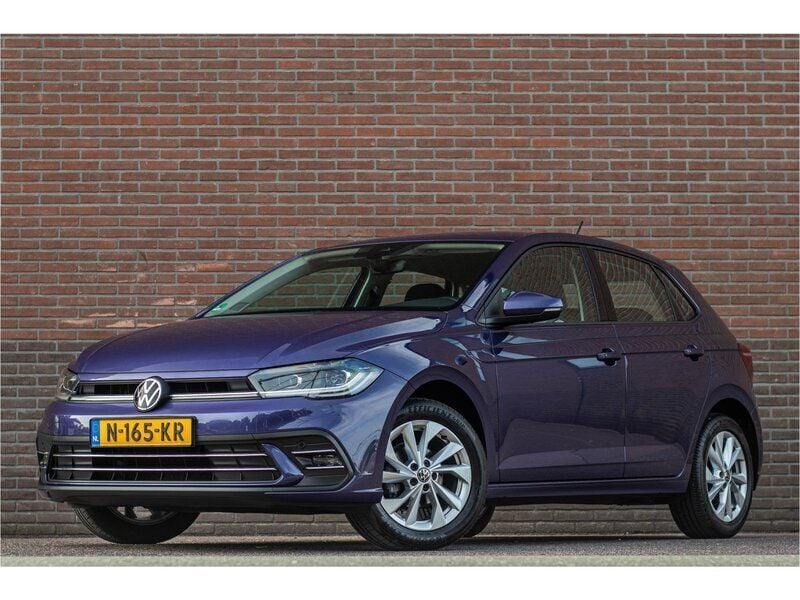 Paars Gebruikt 2021 VW Polo R-line Hatchback | € 17.950 (Iets duurder) - Afbeelding 1/4